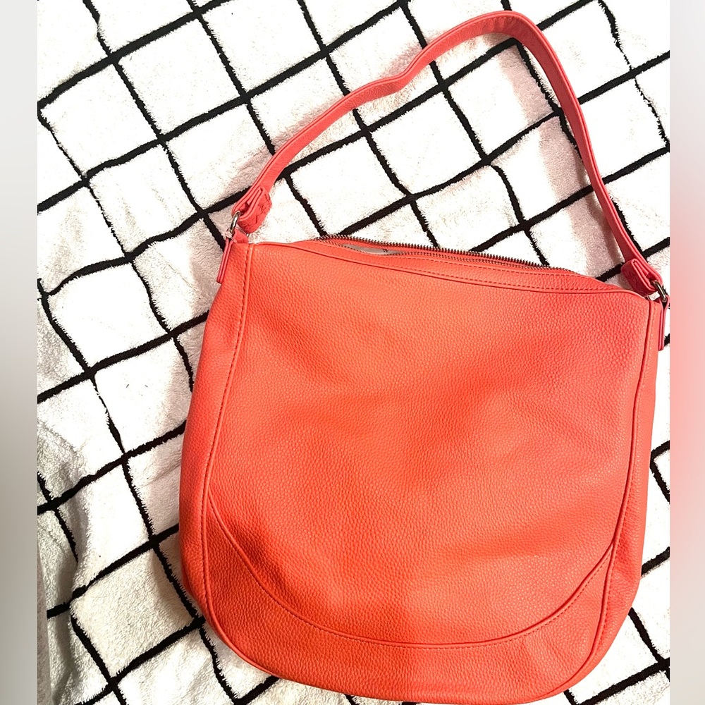 Jewell Hobo Bag by Thirty-One!! Color is a bright coral.  Brand new with tags!!